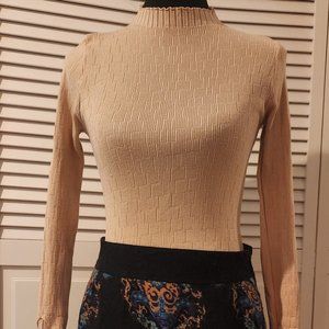 Small creme long sleeve top